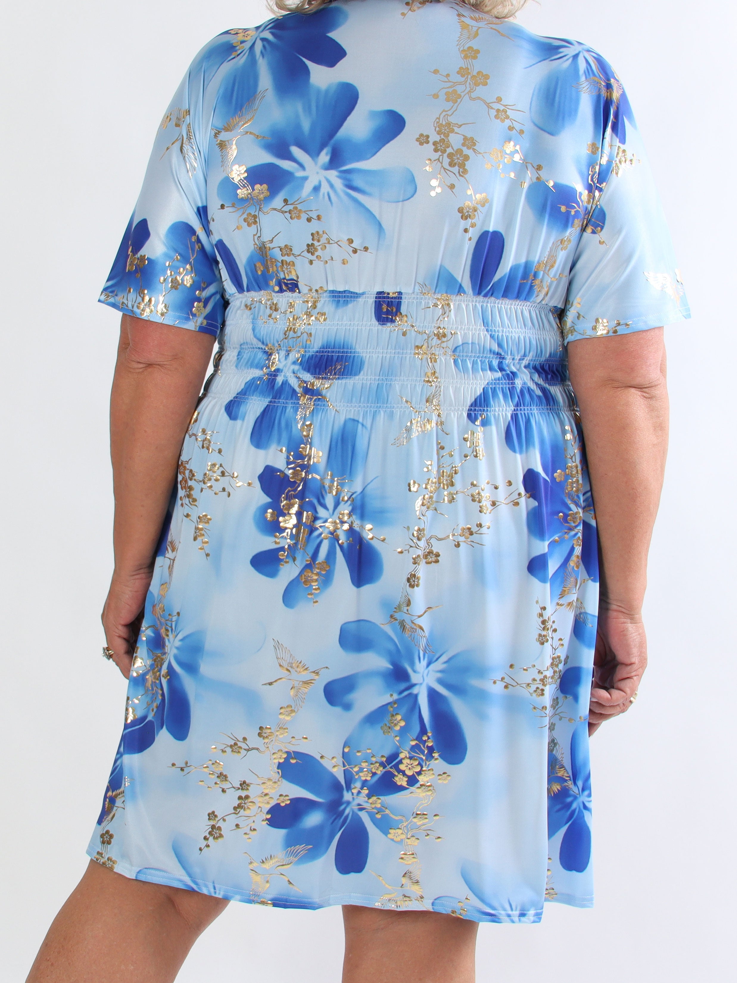 Pams Fleur Short - Plus size kjole med smock og japansk inspireret gulddetaljer